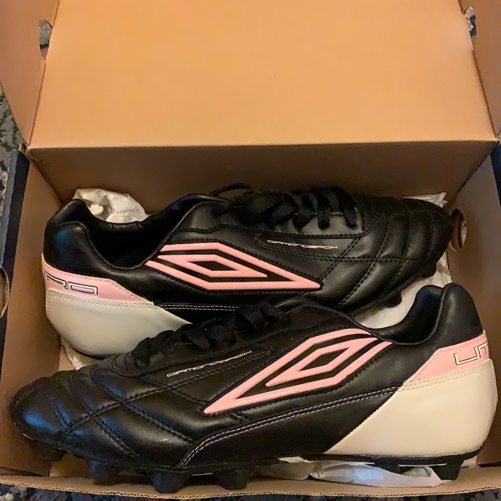 NEW IN BOX ladies Umbro Soccer Cleets